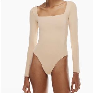 Aritzia Babaton
CONTOUR LONGSLEEVE BODYSUIT